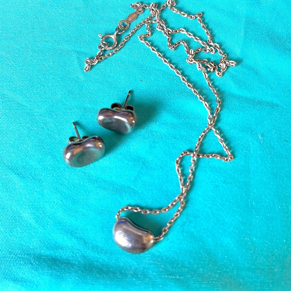Tiffany & Co Elsa Peretti small Bean Necklace and Earrings.